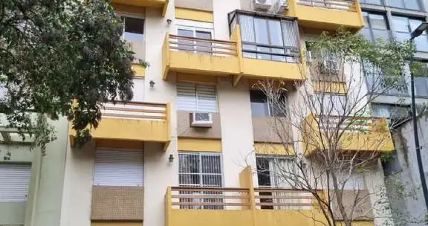 Apartamento de 1 dormitório com sacada no Centro Histórico.