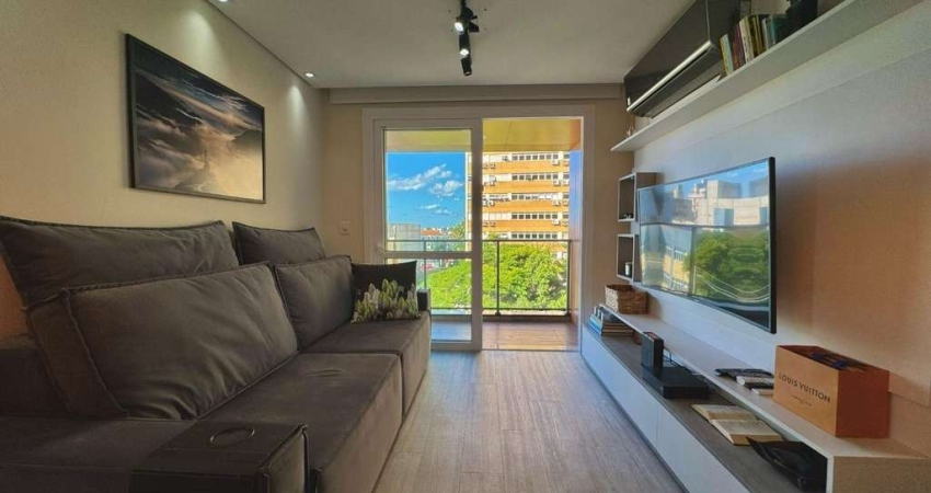 Apartamento mobiliado de 2 dormitórios no bairro Petrópolis