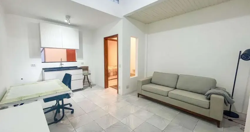 Apartamento de 1 dormitório, suíte ampla, semimobiliado, com pátio privativo no bairro Mont Serrat.