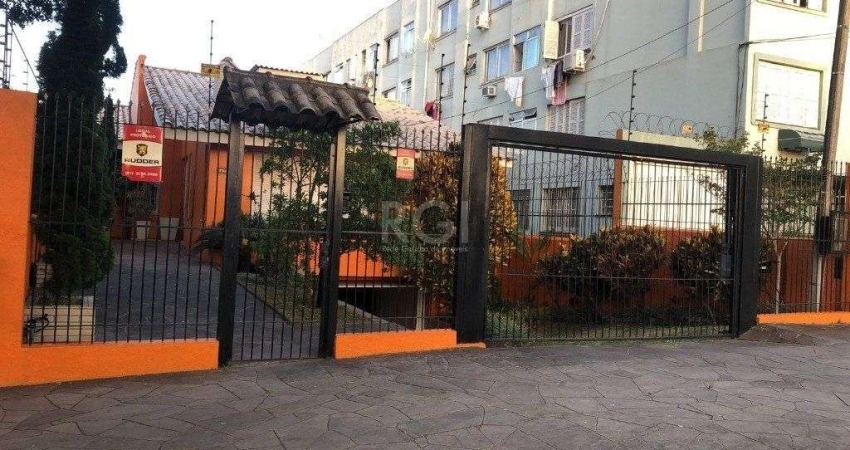 Casa com 3 quartos à venda na Rua Pedro Boticário, --, Glória, Porto Alegre