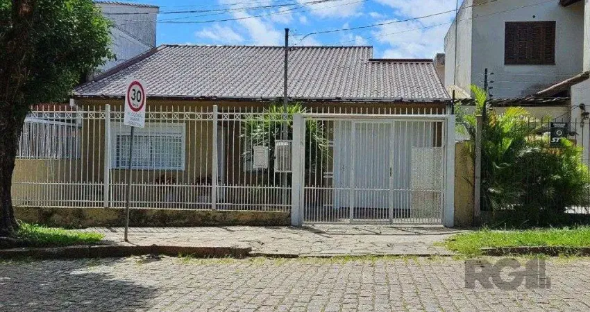Casa 3 dormitórios, 5 vagas, 155 m² área construída, terreno 300m², Nonoai.