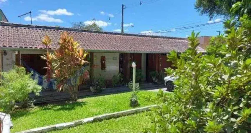 Casa em Porto Alegre, no bairro Belém Novo, com 4 dormitório(s), e 4 banheiros, à venda.