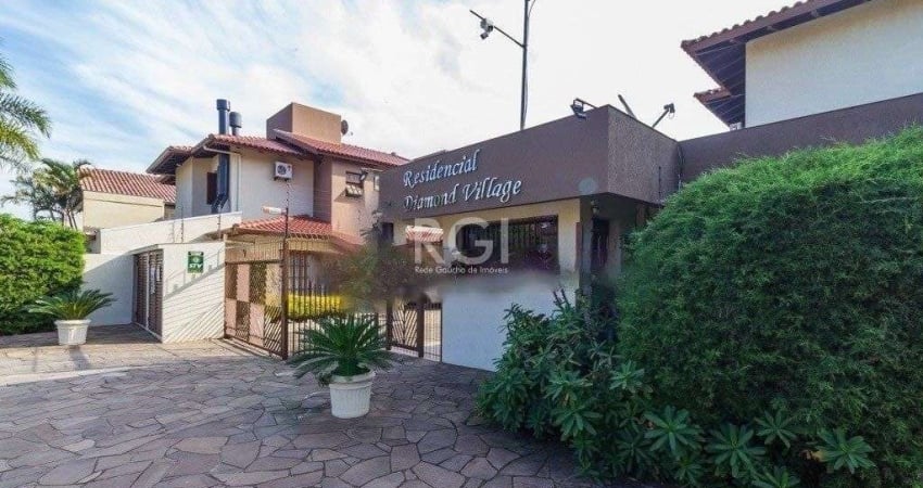 Excelente casa em condomínio com três (3) dormitórios, uma (1) suíte, duas (2) vagas de garagem próximo ao Barra Shopping , no bairro Cristal em Porto Alegre.