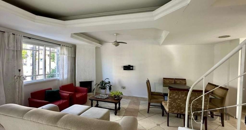 Casa com 3 quartos à venda na Rua Doutor Castro de Menezes, --, Vila Assunção, Porto Alegre