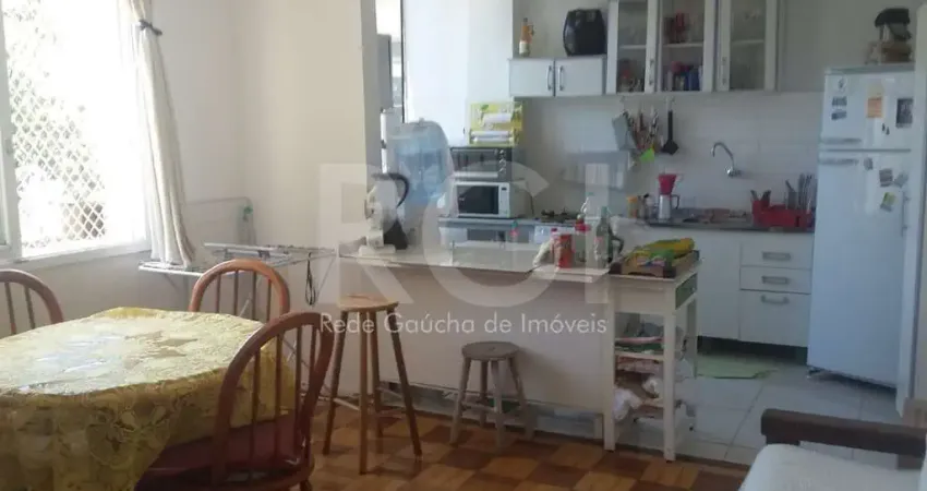 Apartamento com 2 quartos , baixo custo condominial no Menino Deus!