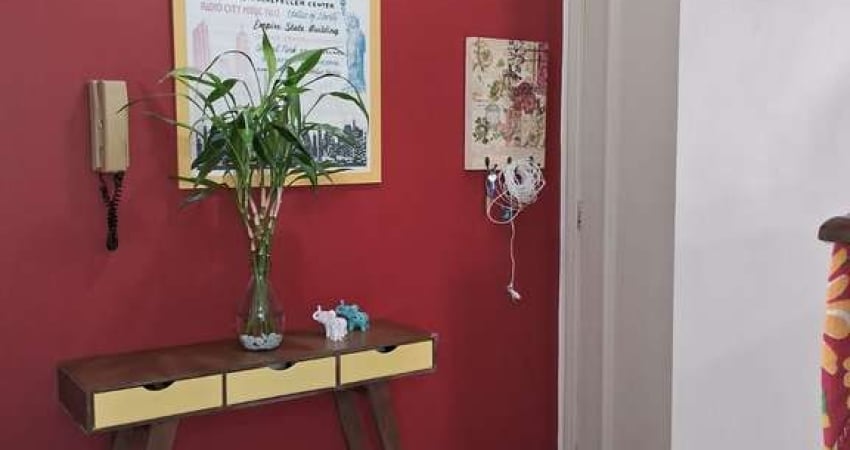 Apartamento de 58 m² com 2 quartos localizado no Bairro Menino Deus.