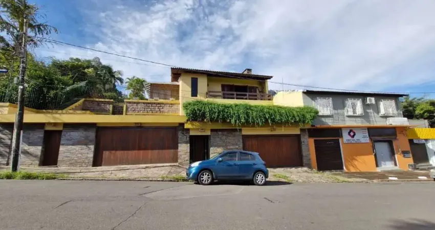Casa de Cinema no bairro Glória com toda infraestrutura, ensolarada e bem ventilada, piscina, quiosque, 4 garagens