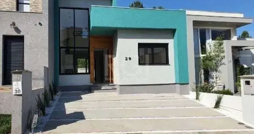 Casa térrea com pátio , 3d , 1 suíte, Condomínio Reserva do Lago I - Hípica