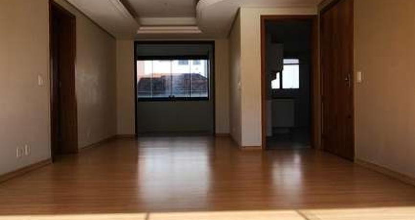 Apartamento de 103m² com 3 dormitórios, 1 suíte e 2 Vagas no Bairro Petrópolis