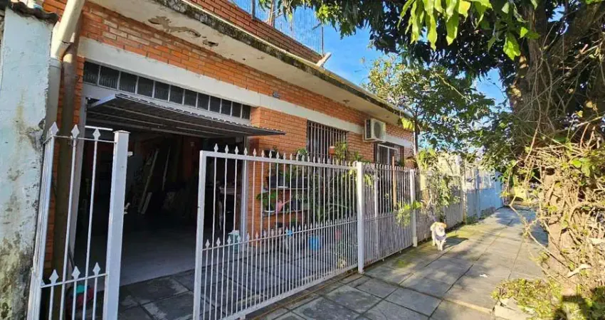 Casa com 3 quartos à venda na Rua Israel Starosta, --, Restinga, Porto Alegre