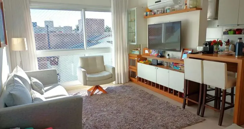 Apartamento 2 Dormitórios (1 Suíte), 64m², Churrasqueira, Vaga Coberta