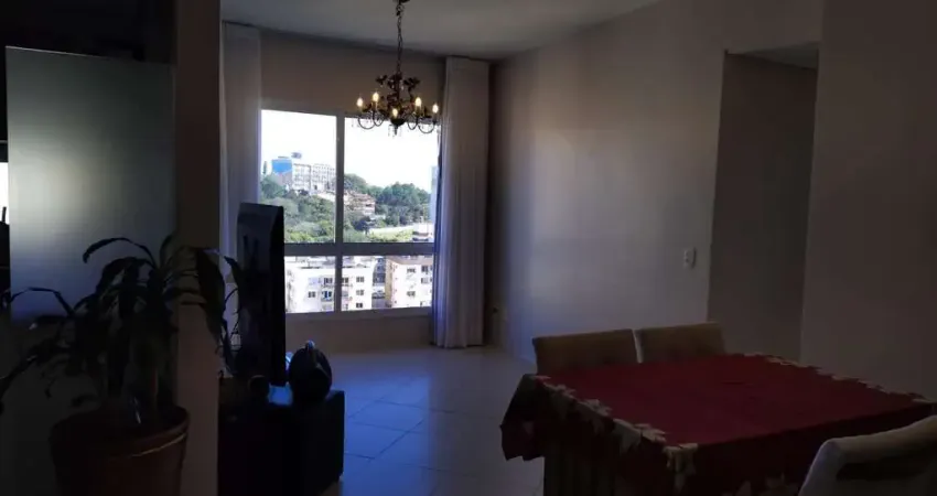 Cobertura de 3 dormitórios, 1 suíte, 2 vagas escrituradas e vista para o Guaíba.