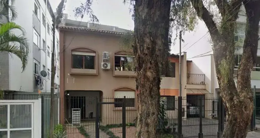 Apartamento térreo no bairro petrópolis de 1 dormitório e pátio