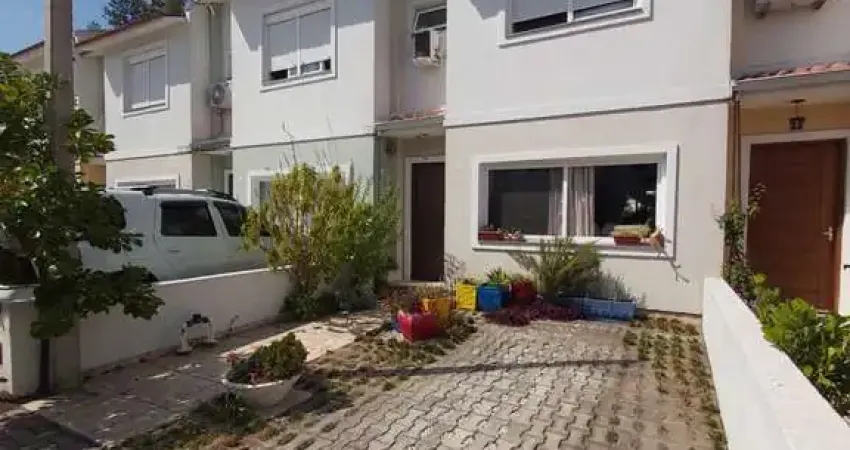 Casa com 3 quartos à venda na Avenida Edgar Pires de Castro, --, Hípica, Porto Alegre