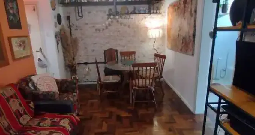 Apartamento 02 dormitórios, com pátio no bairro são geraldo