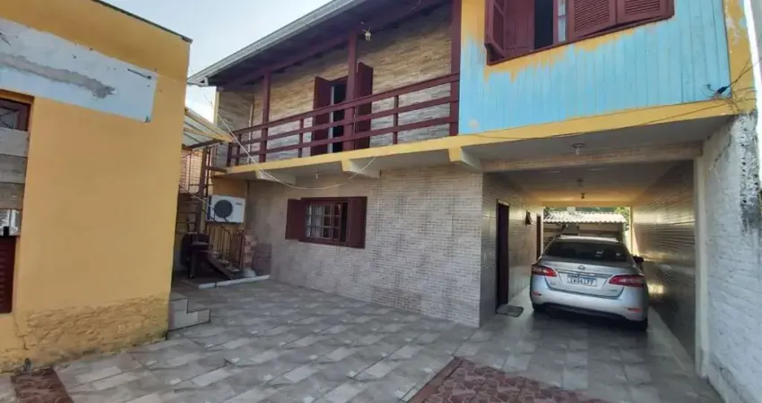 Casa com 3 quartos à venda na Rua Império, --, Vila Nova, Porto Alegre