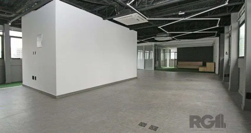 Conjunto com 171,46m² área privativa, com 1 vaga de garagem.