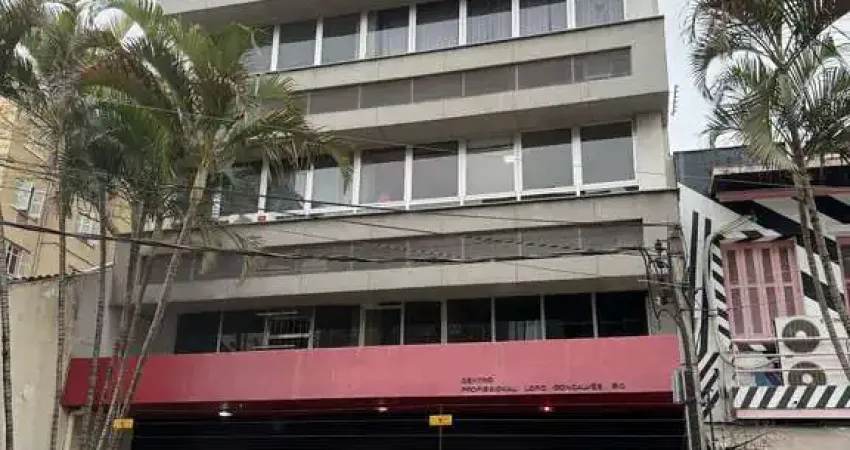 Sala comercial duplex com 71m², 2 banheiros e mobiliada na cidade baixa