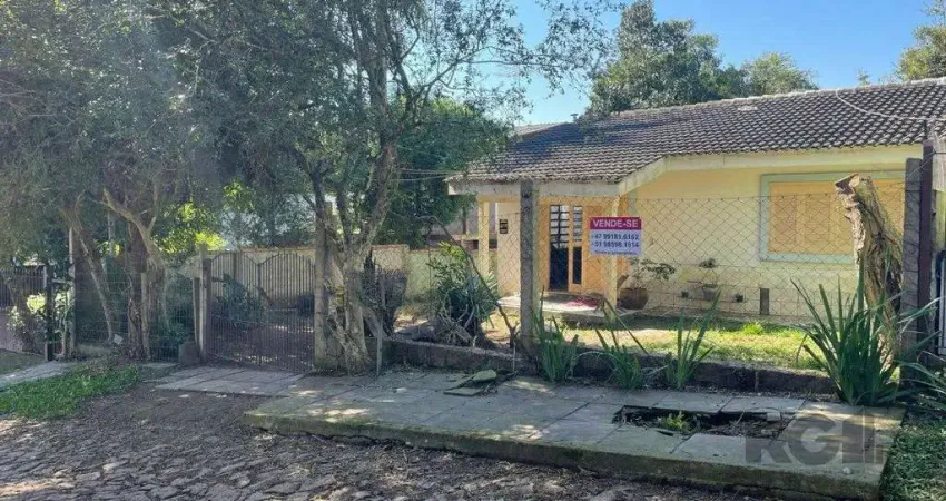 Casa com 6 quartos à venda na Rua Hygino Russi Lima, --, Ponta Grossa, Porto Alegre