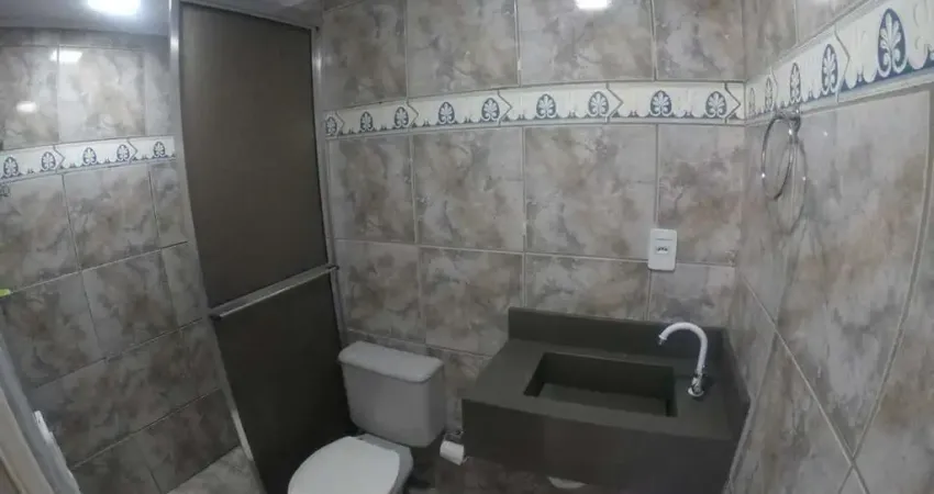 Apartamento com 2 dormitórios totalmente reformado com 2 vagas rotativas.