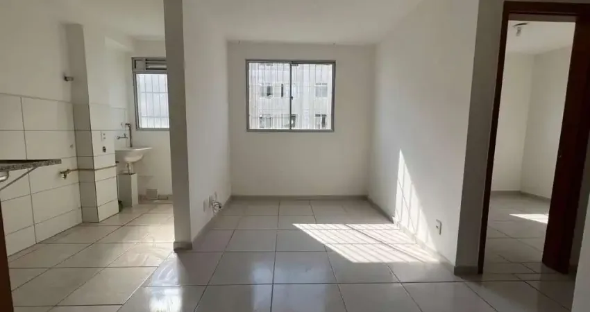 Apartamento térreo 2 quartos em condomínio fechado com piscina e infra completa