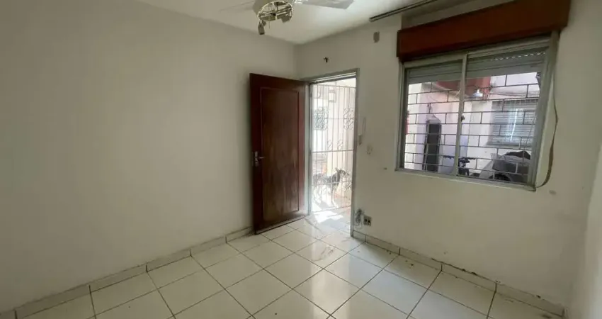 Apartamento térreo com 2 dormitórios no bairro parque dos maias