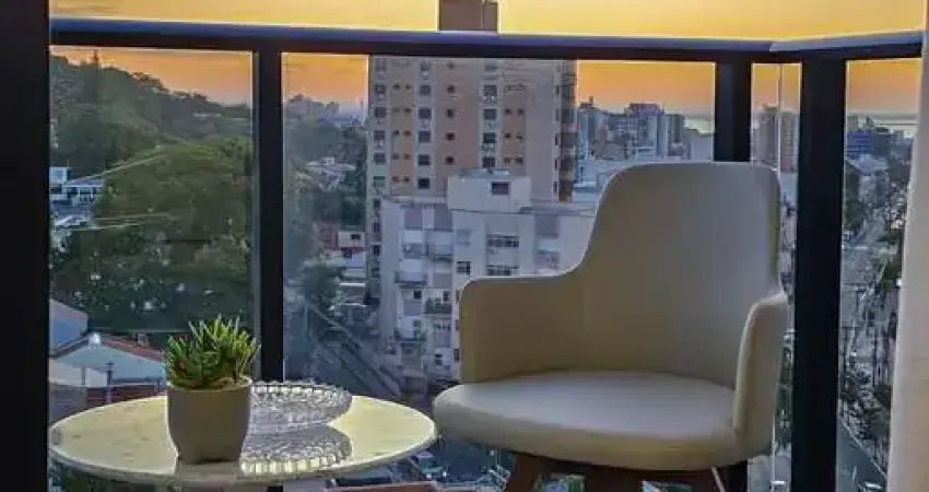 Apartamento completamente mobiliado e decorado, sacada, churrasqueira e vaga, com vista!