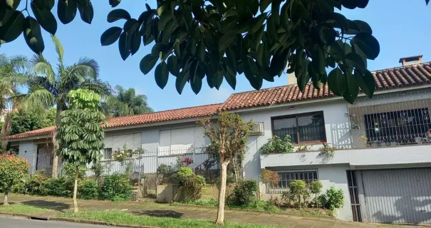 Casa com 5 quartos à venda na Rua Matias José Bins, --, Três Figueiras, Porto Alegre