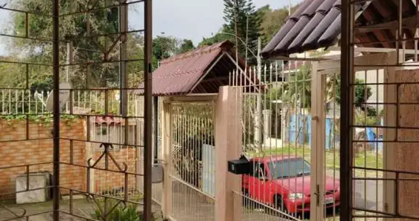 Terreno com duas frentes, três casas (duas c/dois dormitórios e a outra tipo tipo jk)