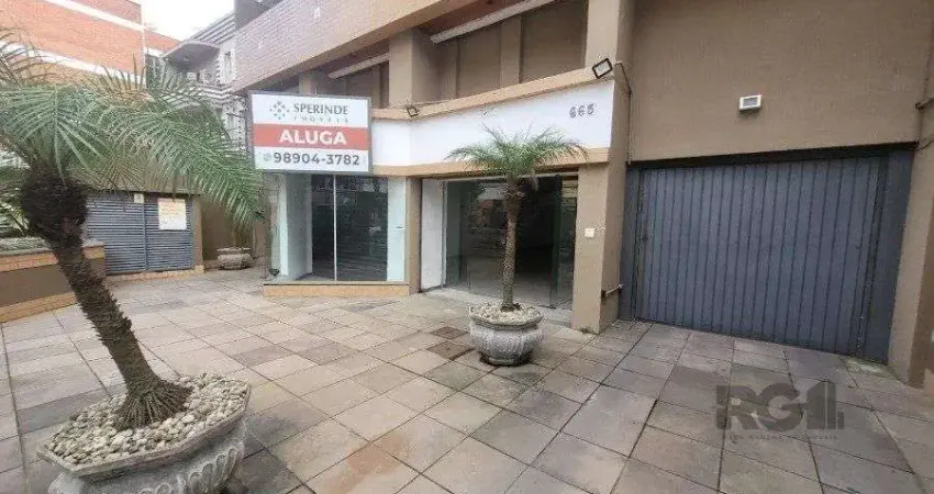 Loja a venda na rua félix da cunha, com 150m², moinhos de vento, entre a av cristóvão e rua marques do pombal, com amplo salão