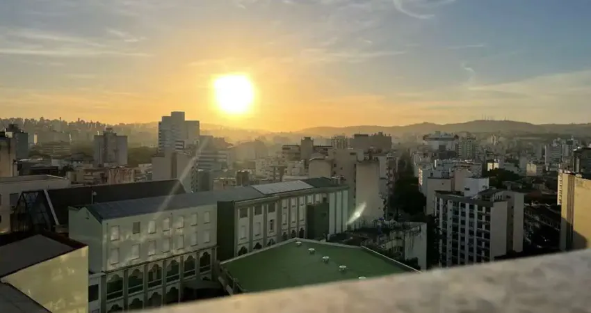 Apartamento com 3 quartos à venda na Rua Duque de Caxias, --, Centro Histórico, Porto Alegre