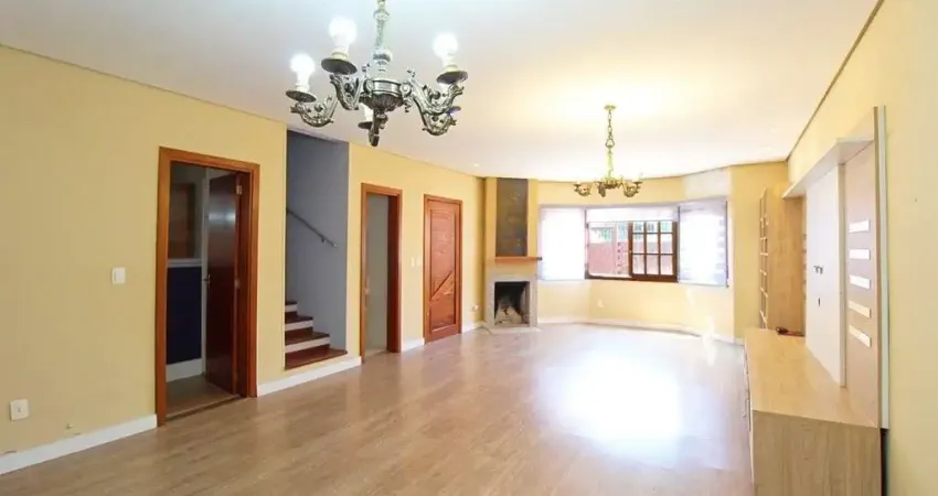 Casa de 3 dormitórios a venda no bairro guarujá, porto alegre