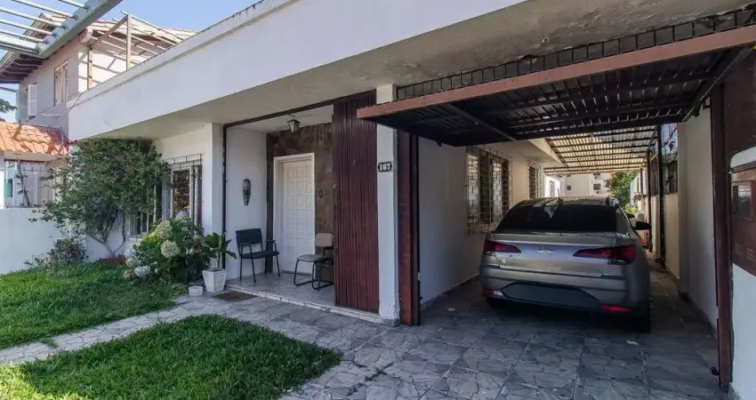 Casa com 3 quartos à venda na Rua Dona Zulmira, --, Cavalhada, Porto Alegre