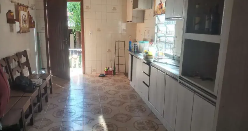 Casa com 3 quartos à venda na Rua Coronel Neves, --, Medianeira, Porto Alegre