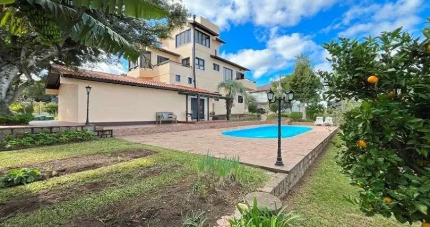 Altos do lago- com 3 dormitórios, 3 vagas , piscina , linda e ampla casa em cond