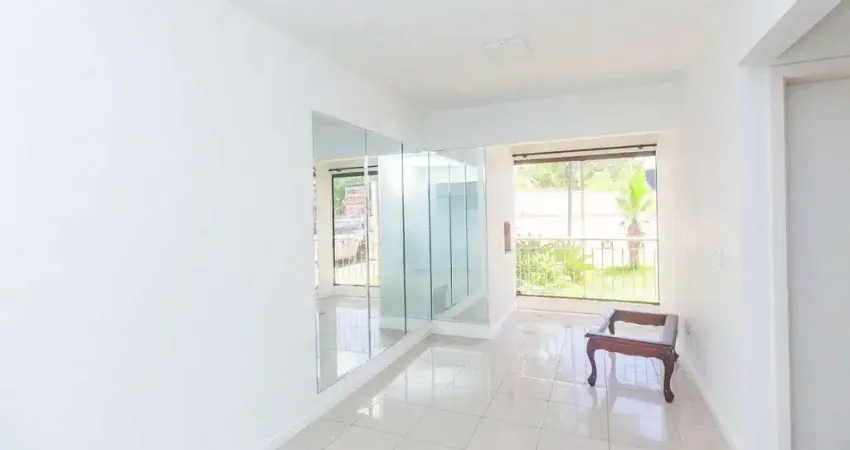 Apartamento com 2 quartos, 1 vaga, gás central e elevador no bairro Sarandi.