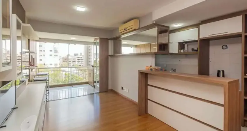 Apartamento com 2 quartos, vaga de garagem e elevador no bairro Passo da Areia