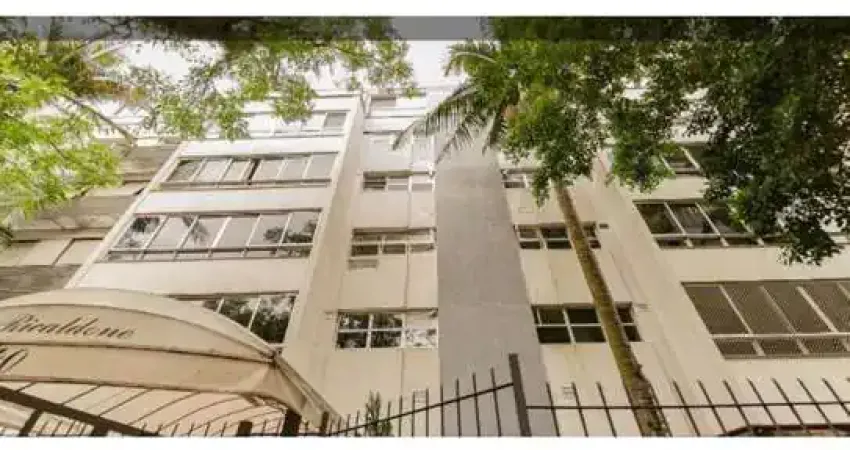 Espaçosa cobertura na rua mais charmosa do bairro Moinhos de Vento.