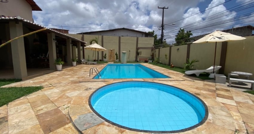 Casa Duplex em condomínio com três quartos perto do São Luis do Cambeba