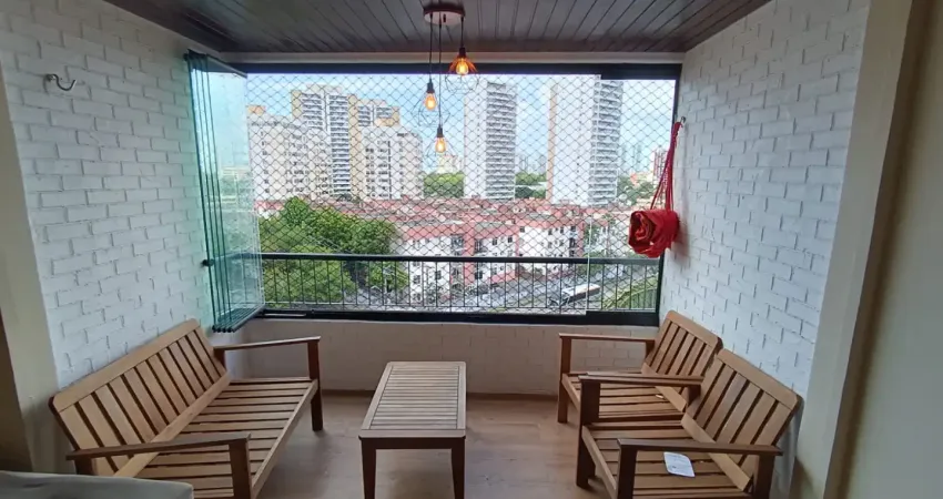 Lindo apartamento reformado e projetado com três quartos no bairro de Fátima