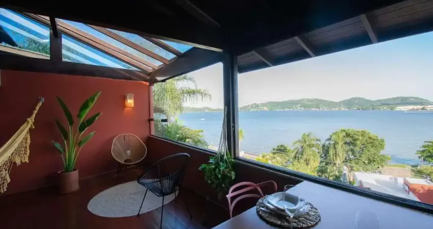 Casa para Venda em Florianópolis, Lagoa da Conceição, 3 dormitórios, 3 suítes, 4 banheiros, 2 vagas