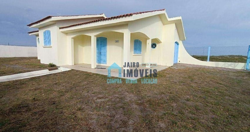 Casa com 3 dormitórios, a poucos metros do mar à venda por R$ 250.000 - Centro - Balneário Pinhal/RS