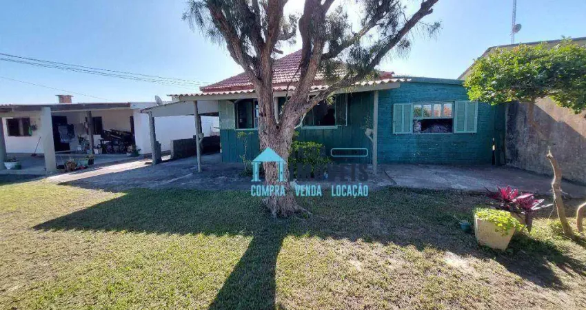 Chalé de madeira com terreno amplo e arborizado em balneário pinhal!