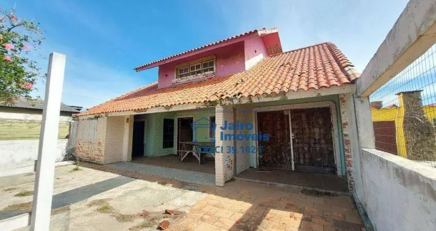 Imóvel com ótima estrutura, a apenas 150 metros do mar, em excelente localização, próximo a comércios e moradores fixos.