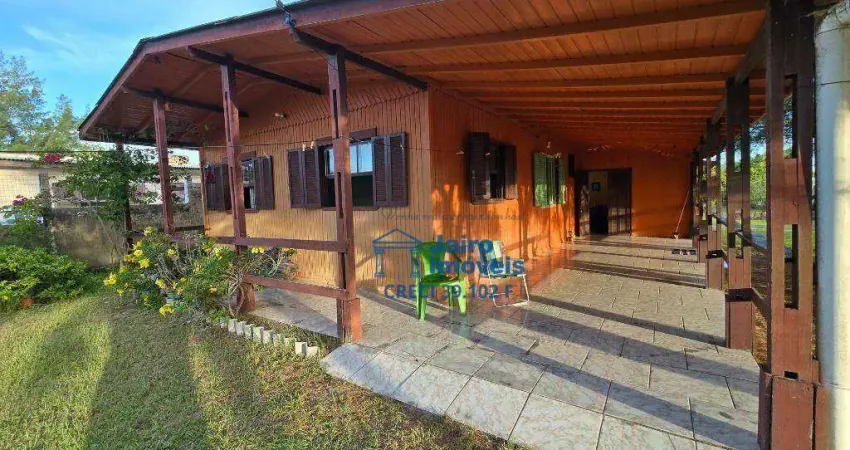 Lindíssimo chalé de madeira de esquina — localização nobre em balneário pinhal!