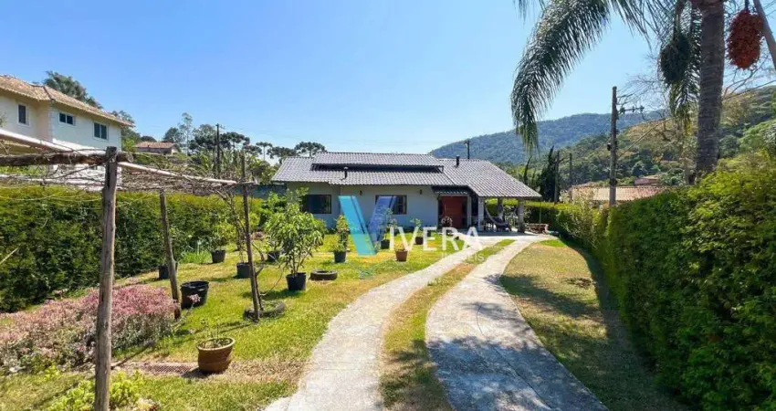 Casa com 3 dormitórios à venda, 122 m² por R$ 890.000,00 - Albuquerque - Teresópolis/RJ