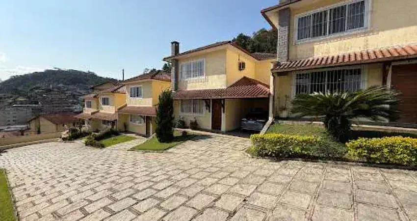 Casa com 3 dormitórios à venda, 122 m² por R$ 630.000,00 - Araras - Teresópolis/RJ