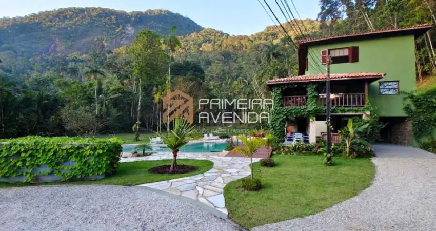 Linda casa em área cinematográfica próximo das melhores praias de Ubatuba.