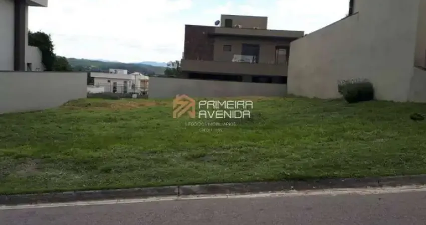 Terreno de 450m² com projeto aprovado no Condomínio Monte Carlo