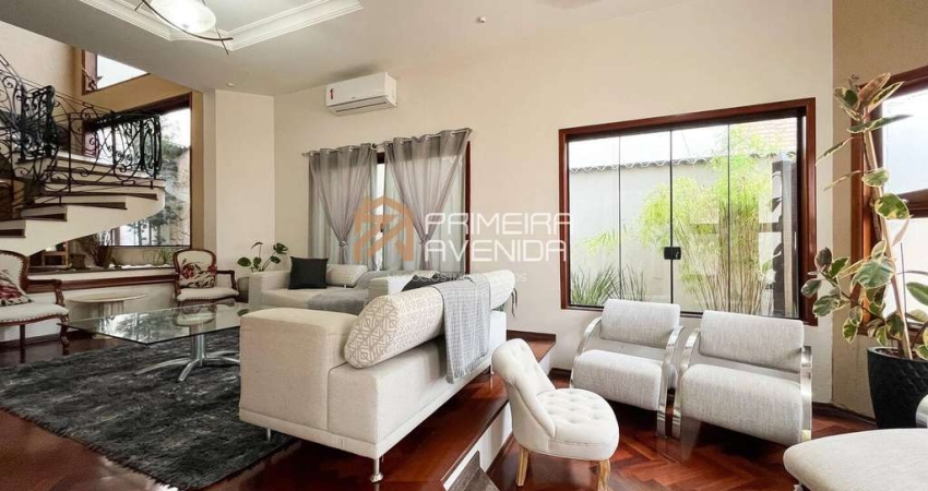 Sobrado de 322m² mobiliado em condomínio fechado - 4 suítes